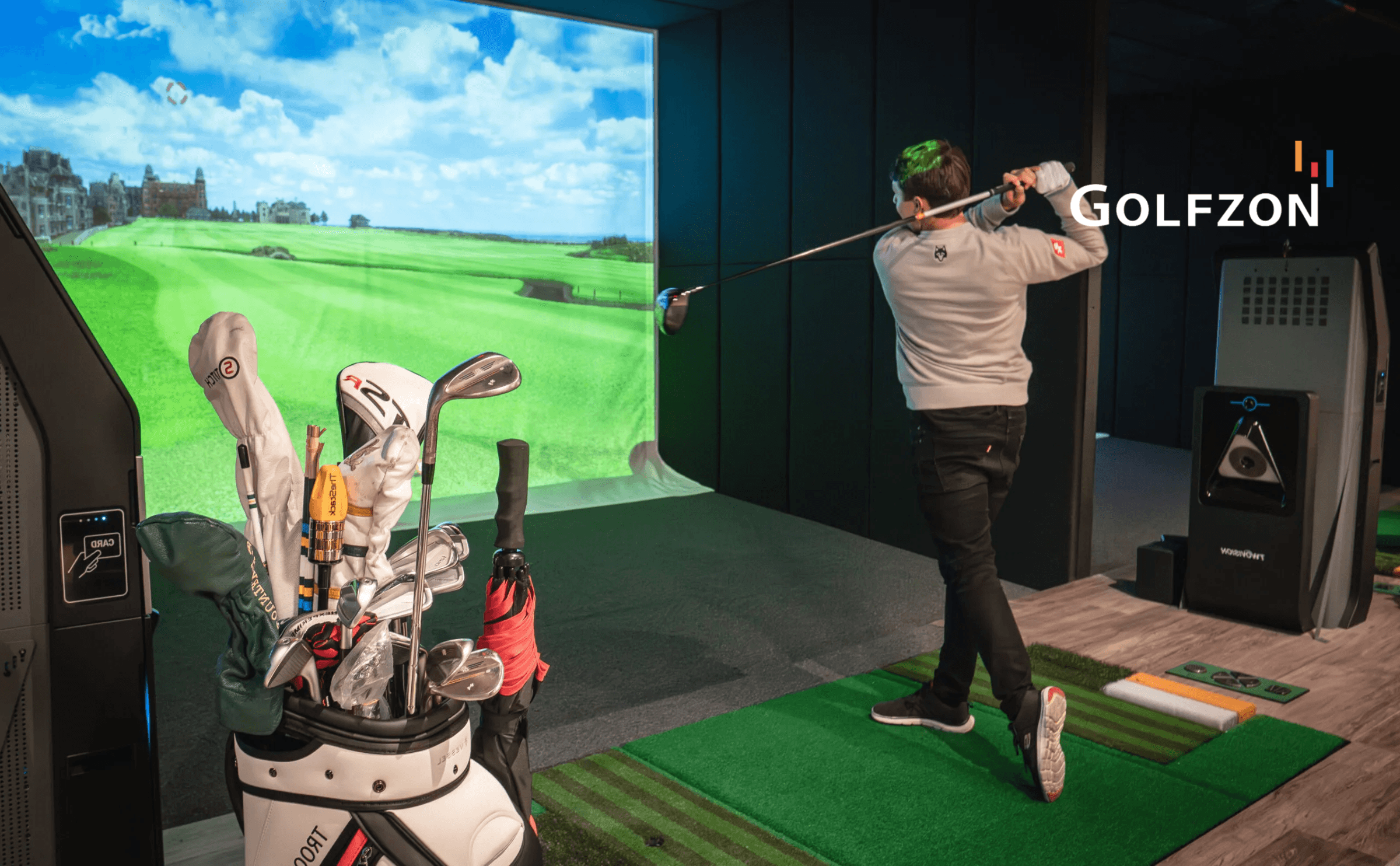 <p>INDOOR GOLF THAT ACTUALLY FEELS LIKE GOLF</p>